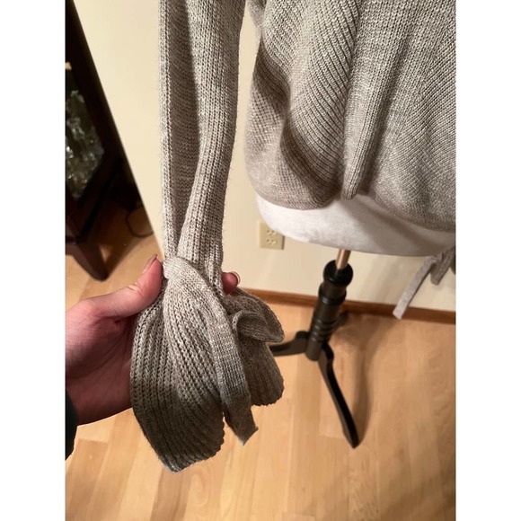 Express Grey Semi-Cropped Sweater - Picture 2 of 5